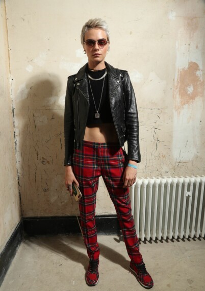 KUL DAME: Her er Cara backstage under London fashion week tidligere denne måneden. Foto: NTB Scanpix KUL DAME: Her er Cara backstage under London fashion week tidligere denne måneden. Foto: NTB Scanpix